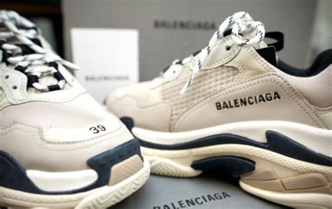 prada scarpe donna versiones balenciaga|balenciaga shoes size 37.